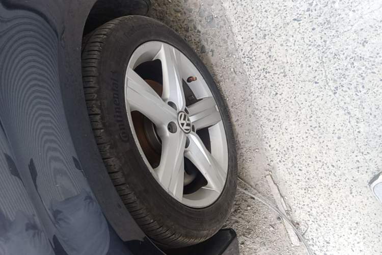 Used Volkswagen Magotan 2016 1.8TSI Luxury Comfort Model Left Front Wheel Hub