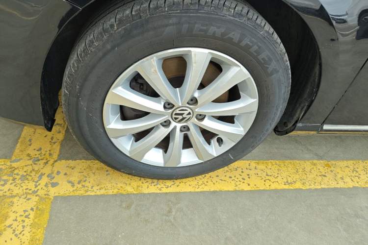 Used Volkswagen Magotan 2016 1.8TSI Smart Enjoyment Leading Model Left Front Wheel Hub