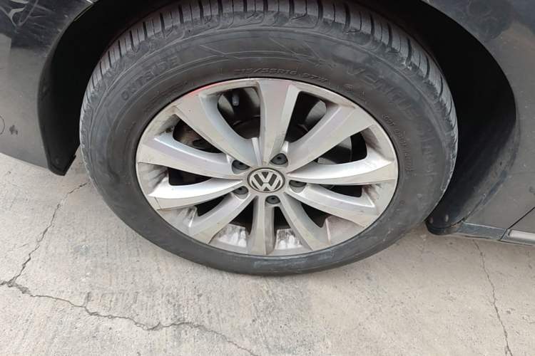 Used Volkswagen Magotan 2016 1.8TSI Smart Comfort Model Left Front Wheel Hub