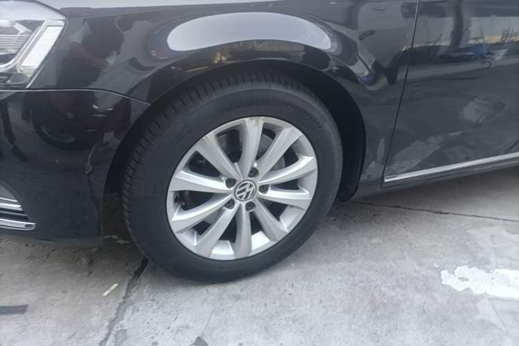 Used Volkswagen Magotan 2016 1.8TSI Smart Comfort Model Left Front Wheel Hub