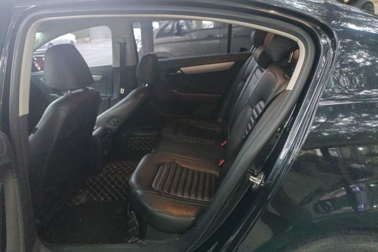 Used Volkswagen Magotan 2016 1.8TSI Smart Comfort Model Left Rear Seat
