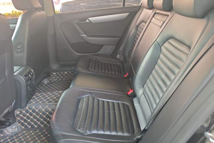 Used Volkswagen Magotan 2016 1.8TSI Smart Comfort Model Left Rear Seat