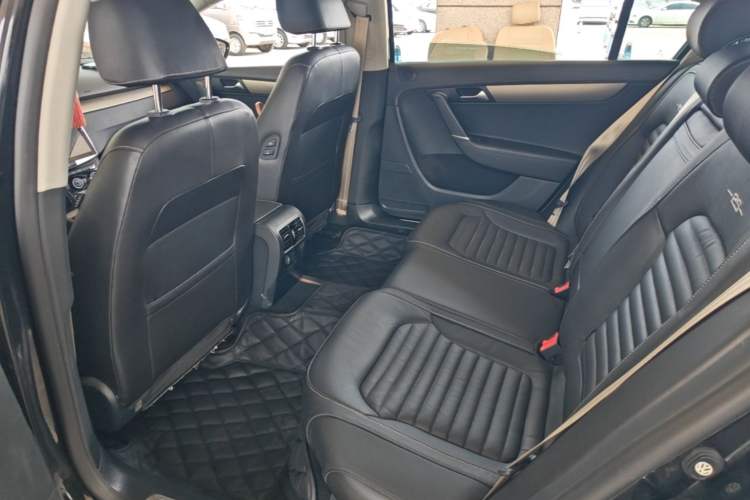 Used Volkswagen Magotan 2016 1.8TSI 25th Anniversary Edition Left Rear Seat
