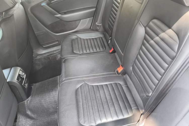 Used Volkswagen Magotan 2016 1.8TSI Smart Comfort Model Left Rear Seat