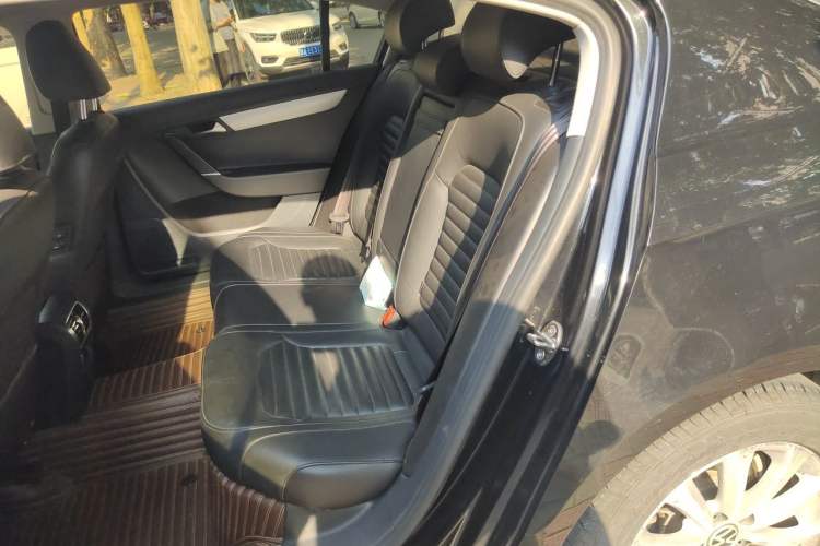 Used Volkswagen Magotan 2016 1.8TSI Smart Comfort Model Left Rear Seat
