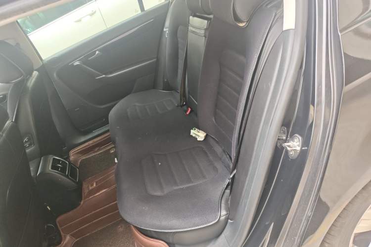 Used Volkswagen Magotan 2016 1.8TSI Luxury Comfort Model Left Rear Seat