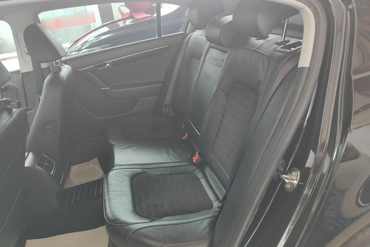 Used Volkswagen Magotan 2016 1.8TSI Luxury Comfort Model Left Rear Seat