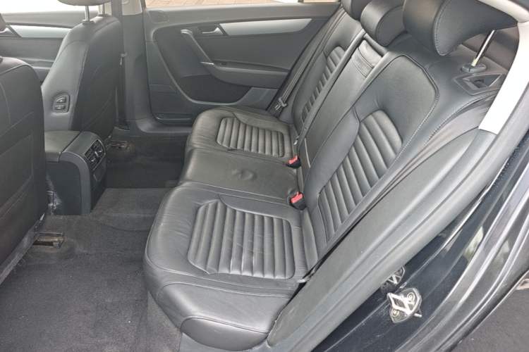 Used Volkswagen Magotan 2016 1.8TSI Smart Comfort Model Left Rear Seat