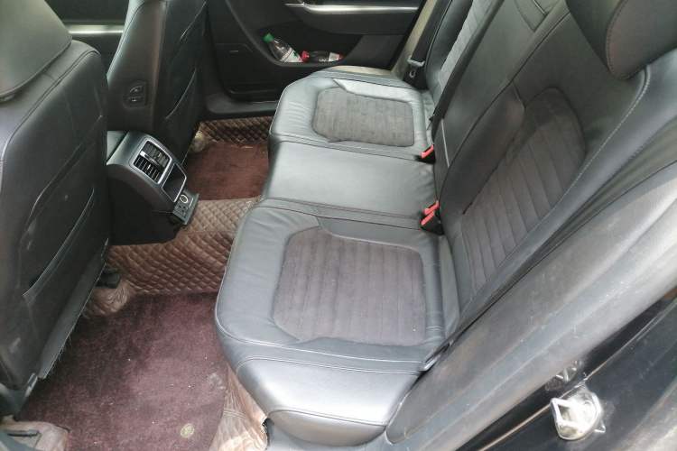 Used Volkswagen Magotan 2016 1.8TSI Luxury Comfort Model Left Rear Seat