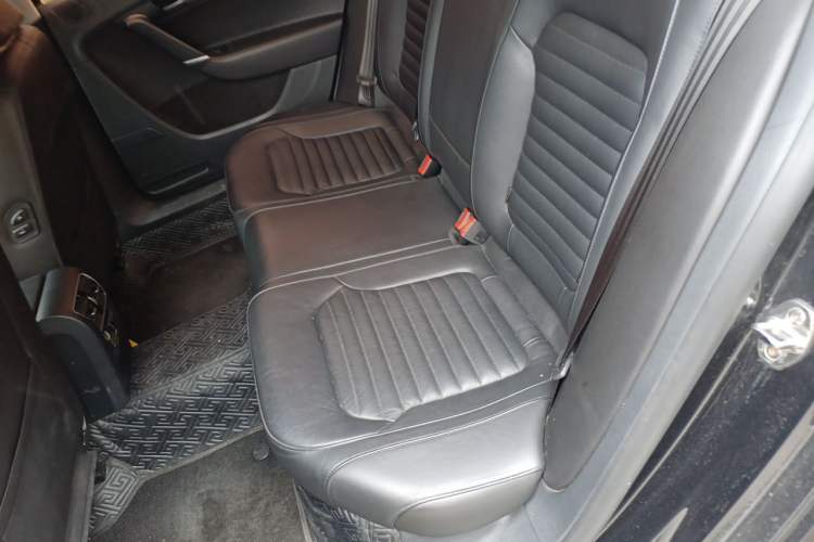 Used Volkswagen Magotan 2016 1.8TSI Smart Comfort Model Left Rear Seat