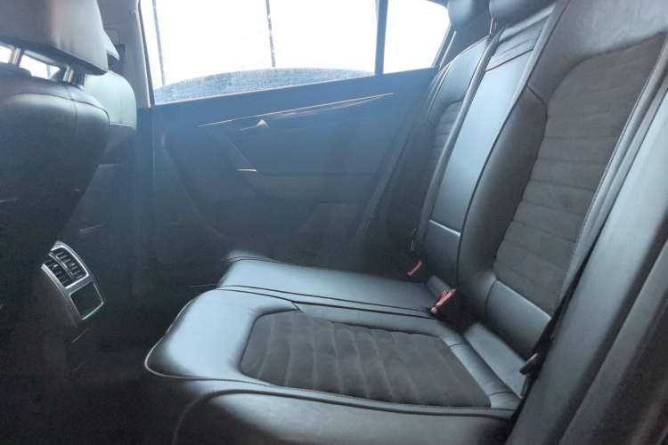 Used Volkswagen Magotan 2016 1.8TSI Luxury Comfort Model Left Rear Seat