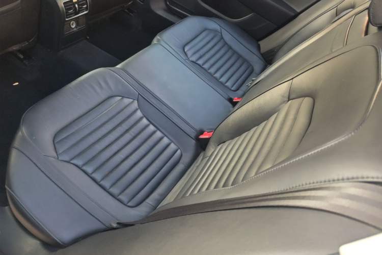 Used Volkswagen Magotan 2016 1.8TSI Smart Comfort Model Left Rear Seat