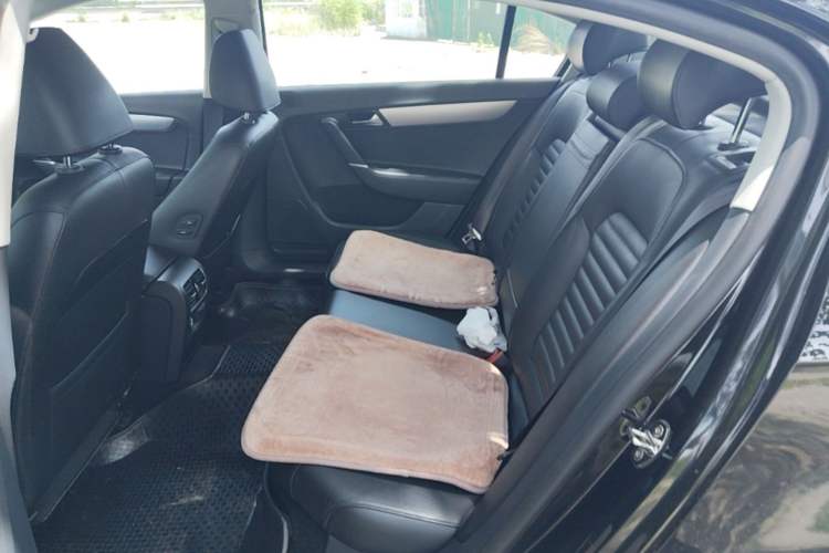 Used Volkswagen Magotan 2016 1.8TSI Smart Comfort Model Left Rear Seat