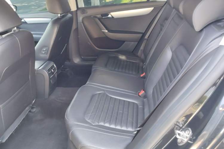 Used Volkswagen Magotan 2016 1.8TSI Smart Comfort Model Left Rear Seat