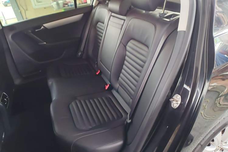 Used Volkswagen Magotan 2016 1.8TSI Smart Comfort Model Left Rear Seat