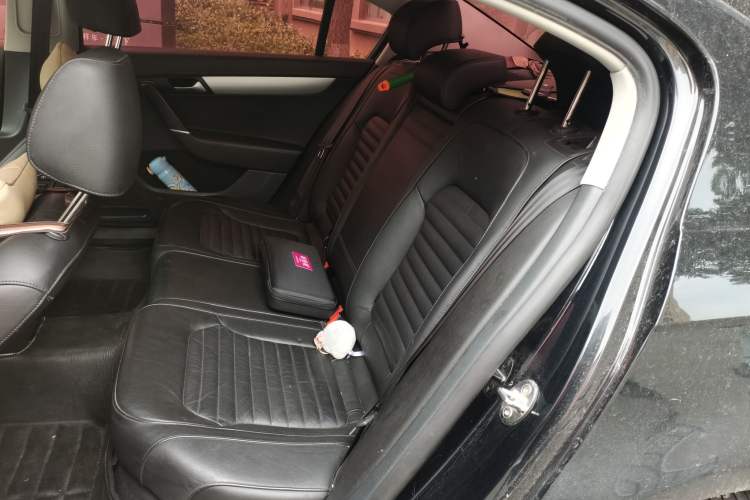 Used Volkswagen Magotan 2016 1.8TSI Smart Comfort Model Left Rear Seat
