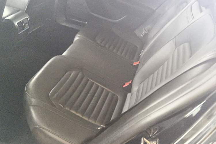 Used Volkswagen Magotan 2016 1.8TSI Smart Comfort Model Left Rear Seat