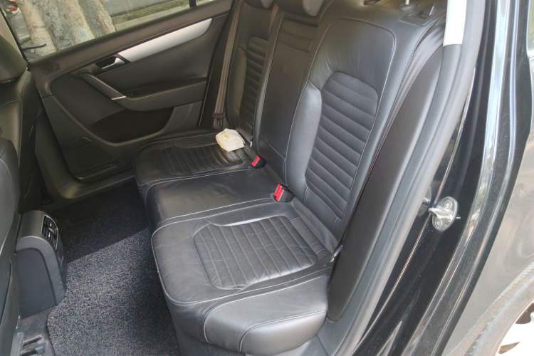 Used Volkswagen Magotan 2016 1.8TSI Smart Comfort Model Left Rear Seat