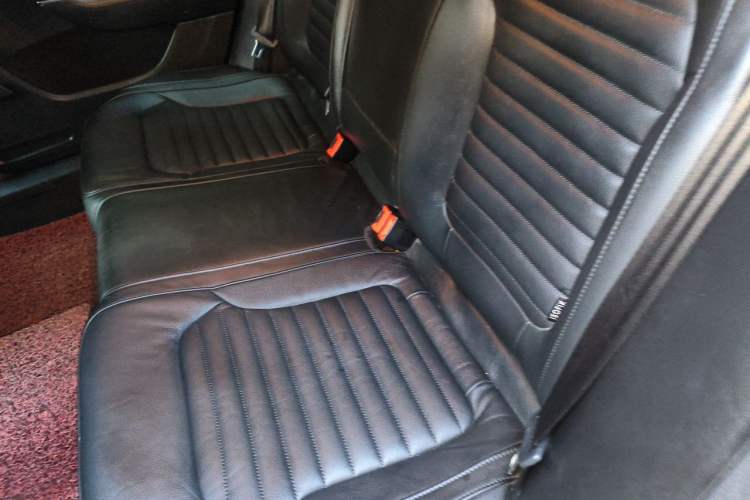 Used Volkswagen Magotan 2016 1.8TSI Smart Comfort Model Left Rear Seat