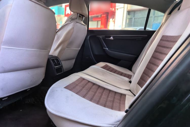 Used Volkswagen Magotan 2016 1.8TSI Luxury Comfort Model Left Rear Seat