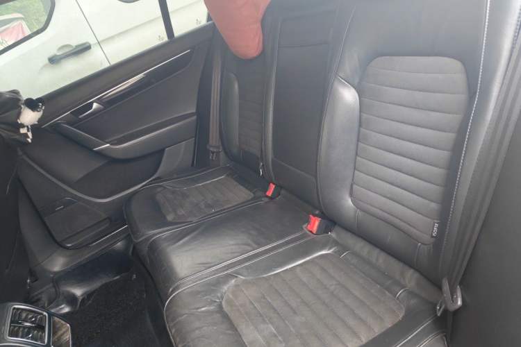Used Volkswagen Magotan 2016 1.8TSI Luxury Comfort Model Left Rear Seat