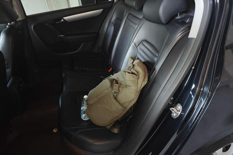 Used Volkswagen Magotan 2016 1.8TSI Smart Comfort Model Left Rear Seat