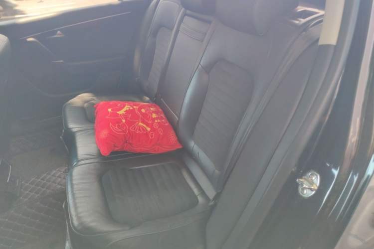 Used Volkswagen Magotan 2016 1.8TSI Luxury Comfort Model Left Rear Seat
