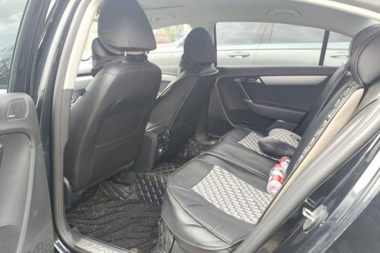 Used Volkswagen Magotan 2016 1.8TSI Smart Comfort Model Left Rear Seat