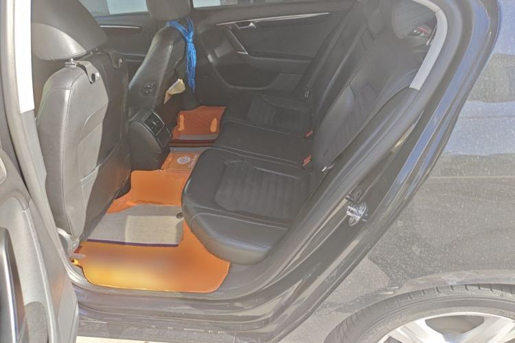Used Volkswagen Magotan 2016 1.8TSI Luxury Comfort Model Left Rear Seat