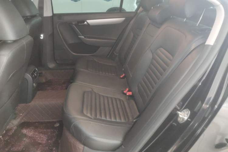 Used Volkswagen Magotan 2016 1.8TSI Smart Comfort Model Left Rear Seat