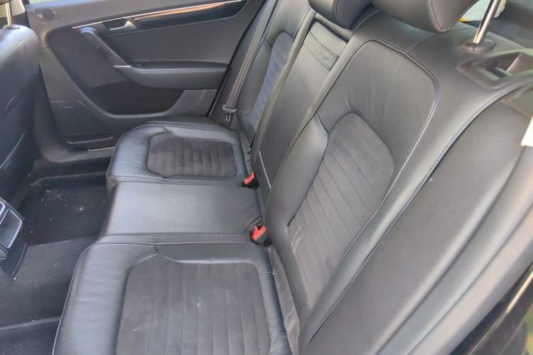 Used Volkswagen Magotan 2016 1.8TSI Luxury Comfort Model Left Rear Seat