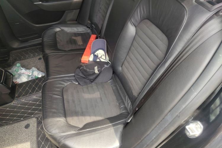 Used Volkswagen Magotan 2016 1.8TSI Luxury Comfort Model Left Rear Seat