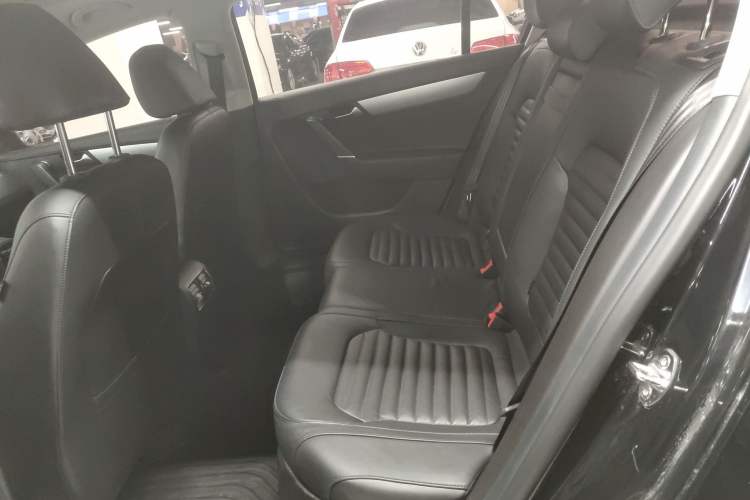 Used Volkswagen Magotan 2016 1.8TSI Smart Comfort Model Left Rear Seat