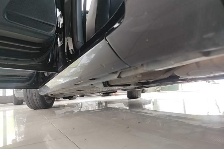 Used Volkswagen Magotan 2016 1.8TSI Luxury Comfort Model Left Side Sill
