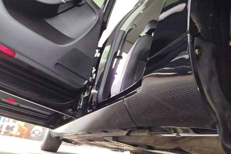 Used Volkswagen Magotan 2016 1.8TSI Smart Comfort Model Left Side Sill