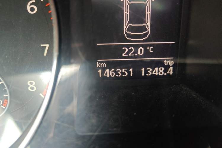 Used Volkswagen Magotan 2016 1.8TSI Smart Comfort Model Odometer Close Up