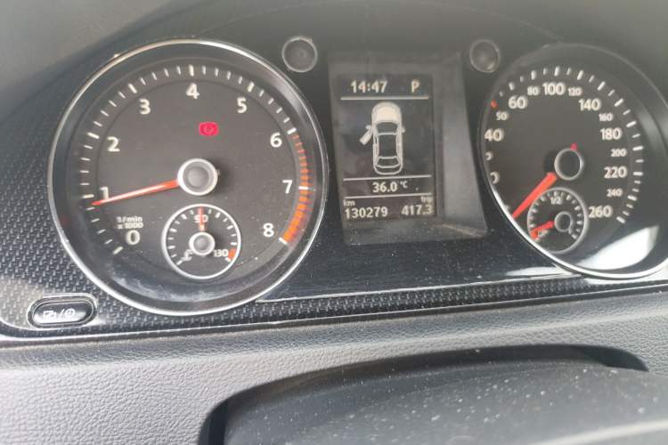 Used Volkswagen Magotan 2016 2.0 TSI Luxury Comfort Version Odometer Close Up