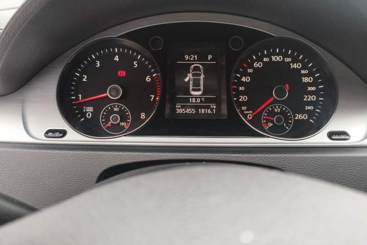 Used Volkswagen Magotan 2016 1.8TSI Smart Comfort Model Odometer Close Up