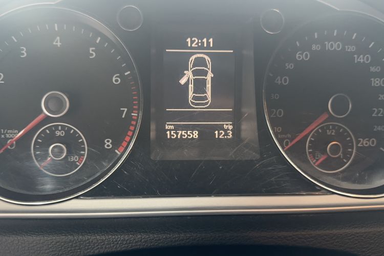 Used Volkswagen Magotan 2016 1.8TSI Smart Comfort Model Odometer Close Up