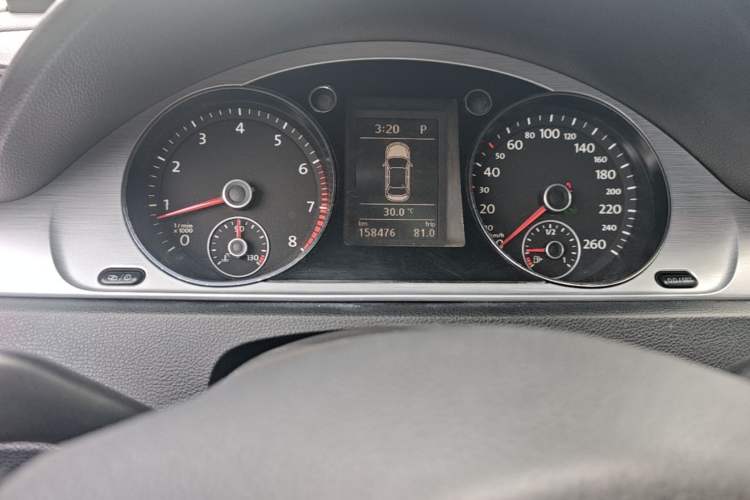 Used Volkswagen Magotan 2016 1.8TSI Smart Comfort Model Odometer Close Up