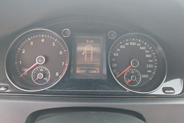 Used Volkswagen Magotan 2016 2.0 TSI Luxury Comfort Version Odometer Close Up