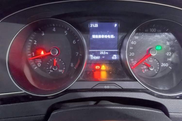 Used Volkswagen Magotan 2016 2.0 TSI Luxury Comfort Version Odometer Close Up