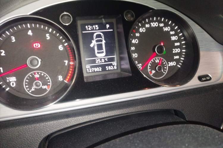 Used Volkswagen Magotan 2016 1.8TSI Smart Comfort Model Odometer Close Up