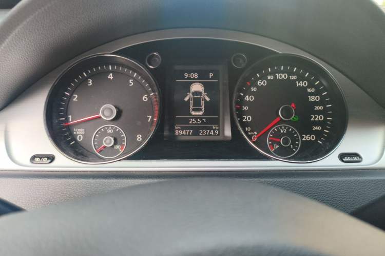 Used Volkswagen Magotan 2016 1.8TSI Smart Comfort Model Odometer Close Up