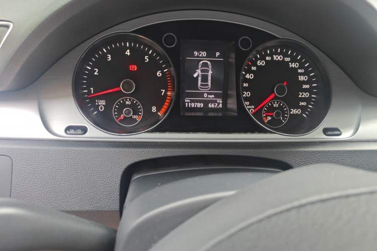 Used Volkswagen Magotan 2016 1.8TSI Smart Comfort Model Odometer Close Up