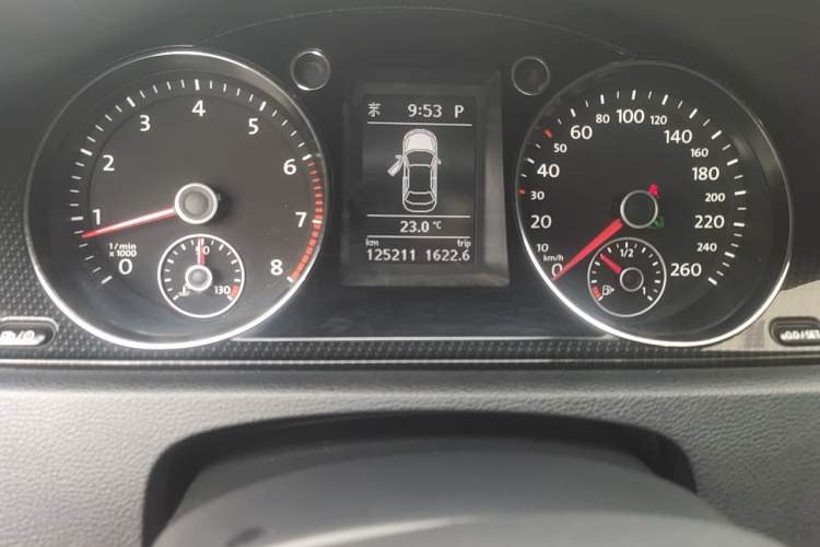 Used Volkswagen Magotan 2016 2.0 TSI Luxury Comfort Version Odometer Close Up