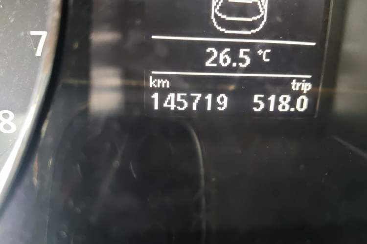 Used Volkswagen Magotan 2016 1.8TSI Luxury Comfort Model Odometer Close Up