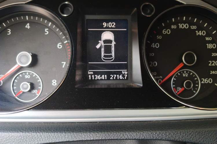 Used Volkswagen Magotan 2016 1.8TSI Smart Comfort Model Odometer Close Up