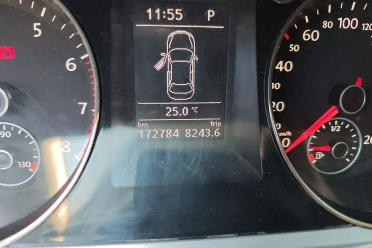 Used Volkswagen Magotan 2016 1.8TSI Smart Comfort Model Odometer Close Up