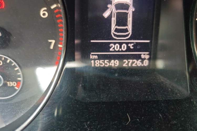 Used Volkswagen Magotan 2016 1.8TSI Luxury Comfort Model Odometer Close Up